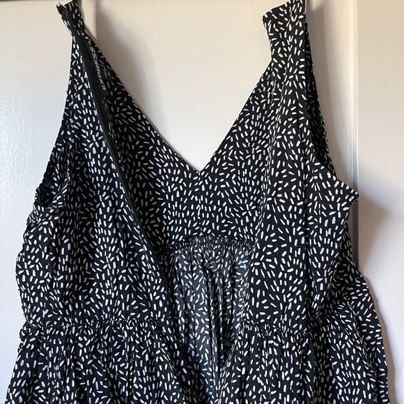 Express black and white print flirty sleeveless top size XS - Picture 4 of 5